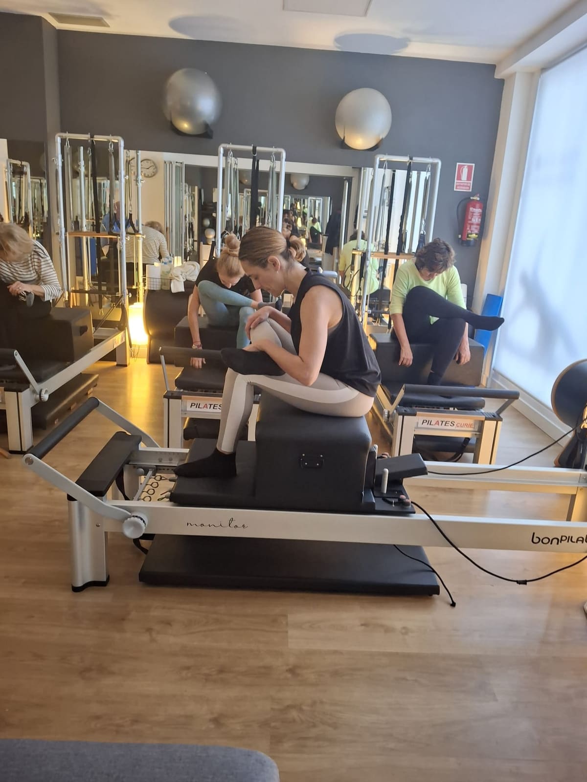 Detalle de una máquina reformer en Pilates Curíe