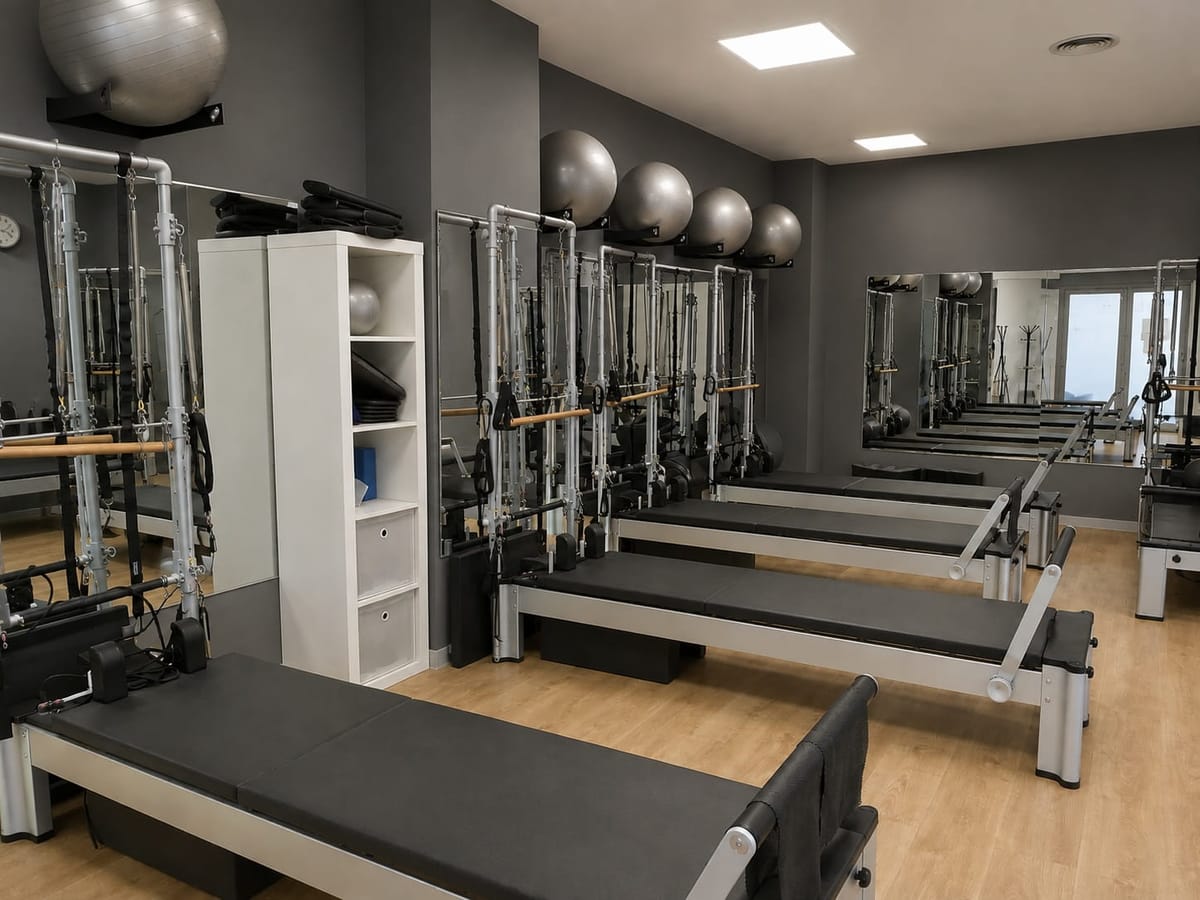 Vista de conjunto de la sala de Pilates máquina de Pilates Curíe, Madrid