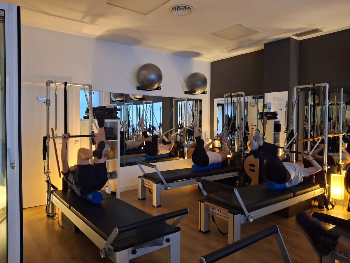 Sala principal de Pilates máquina de Pilates Curíe, barrio Imperial, Madrid