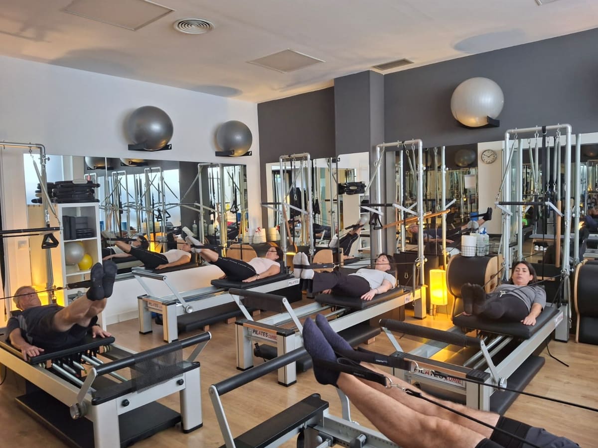 Vista general de la sala de Pilates máquina de Pilates Curíe